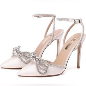 Elegant White Stiletto Heels with Rhinestone Embellishments